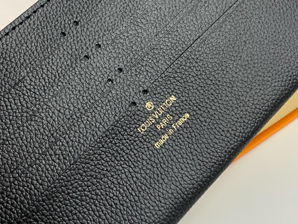 LVコピーウォレット着用イメージ